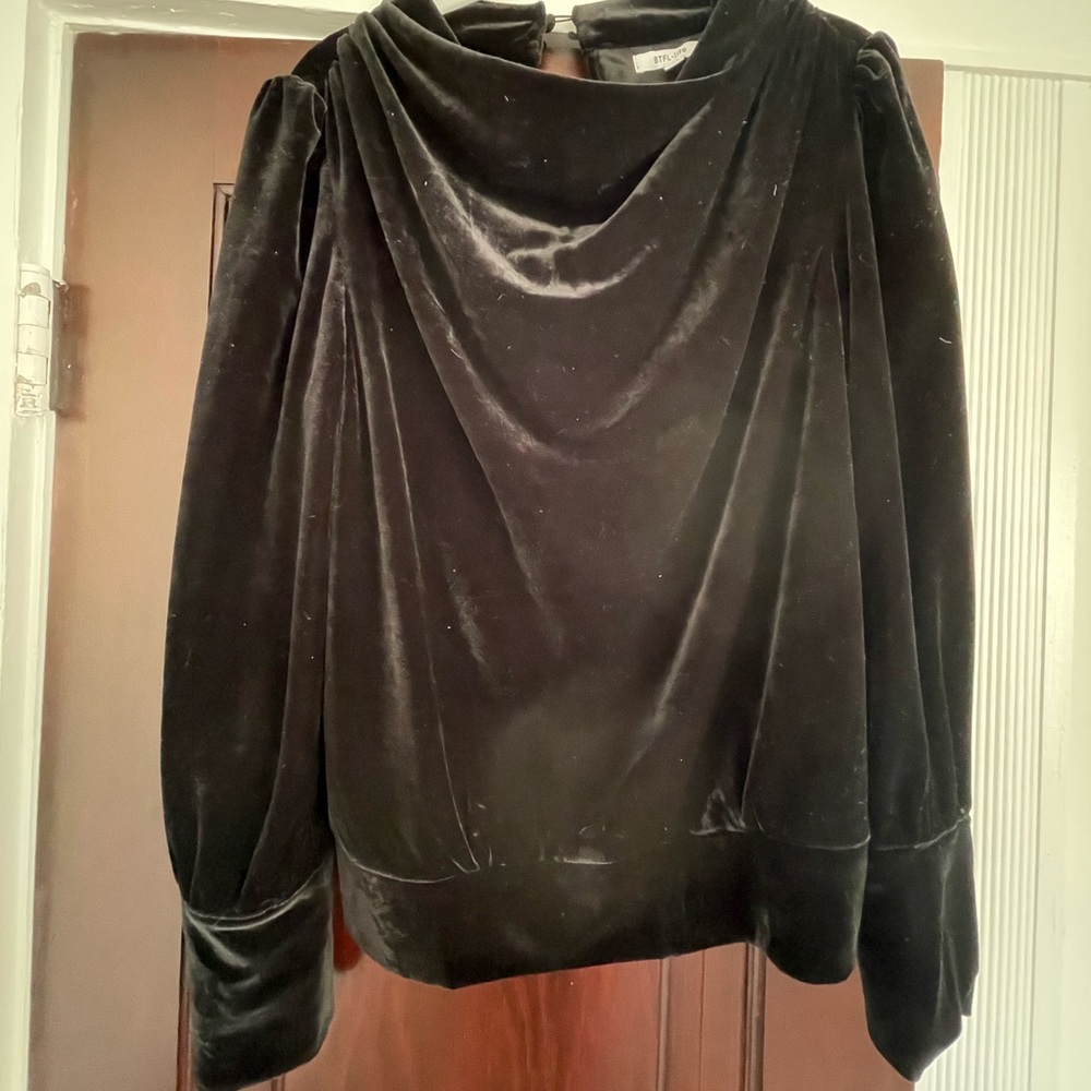 BTFL-LIFE Suede Top Black Small